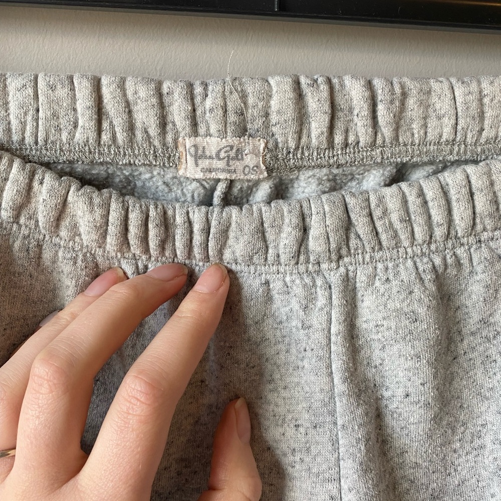 Sweat shorts! Basic 🤍 - Picture 2 of 2